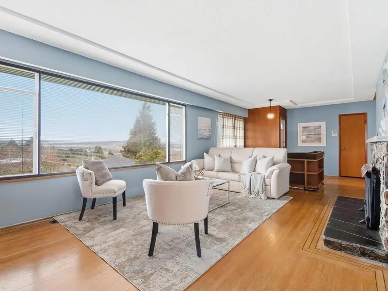 11264 135A STREET - photo 3 of 25