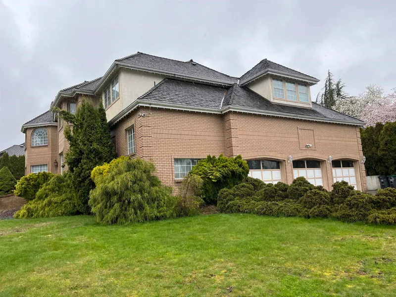 14527 30 AVENUE - photo 2 of 18