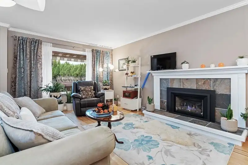 8668 COVENTRY PLACE - photo 4 of 33