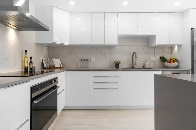 207 1166 MELVILLE STREET - photo 1 of 34