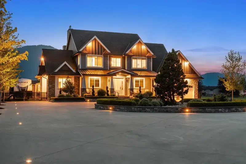 6257 SUMAS PRAIRIE ROAD - photo 1 of 40