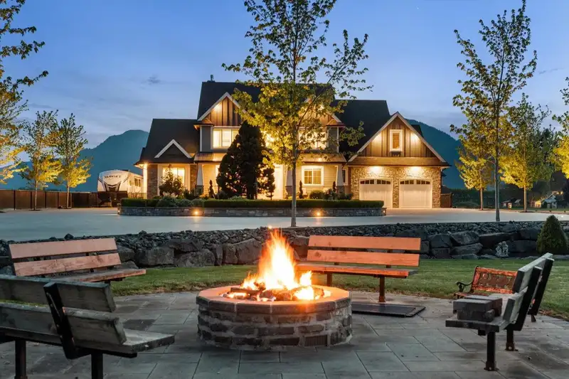 6257 SUMAS PRAIRIE ROAD - photo 2 of 40