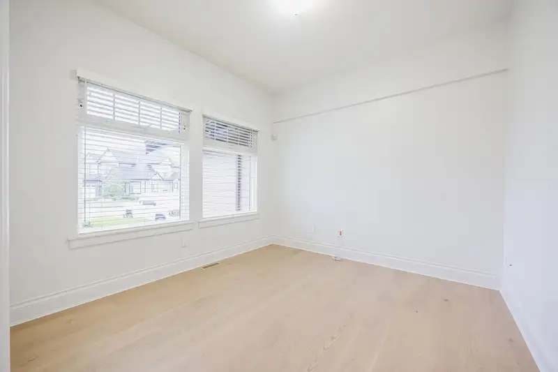 16464 104A AVENUE - photo 3 of 37