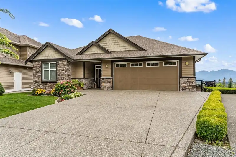 51017 SOPHIE CRESCENT - photo 2 of 40