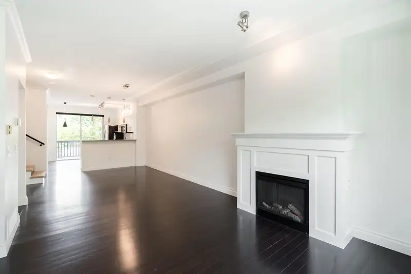 98 100 KLAHANIE DRIVE - photo 4 of 40