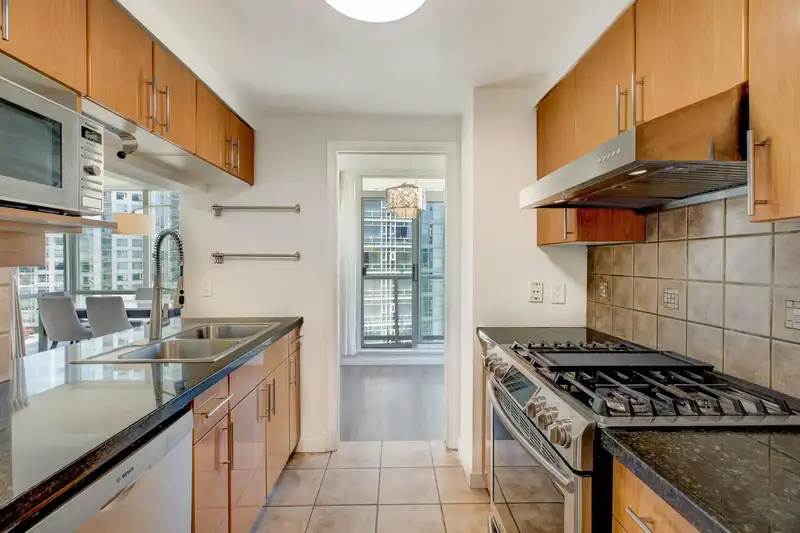 703 193 AQUARIUS MEWS - photo 2 of 16