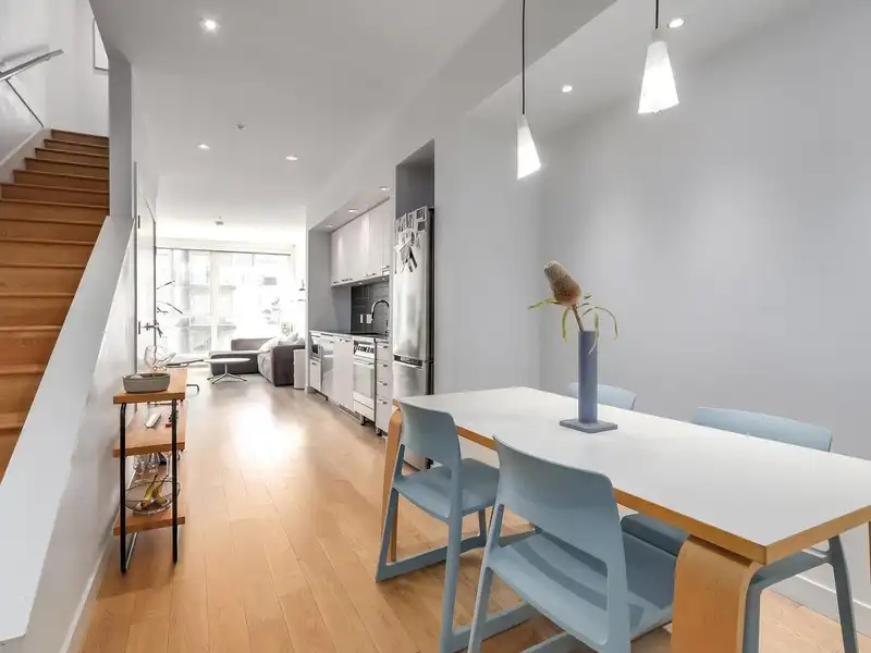 312 557 E CORDOVA STREET - photo 1 of 22