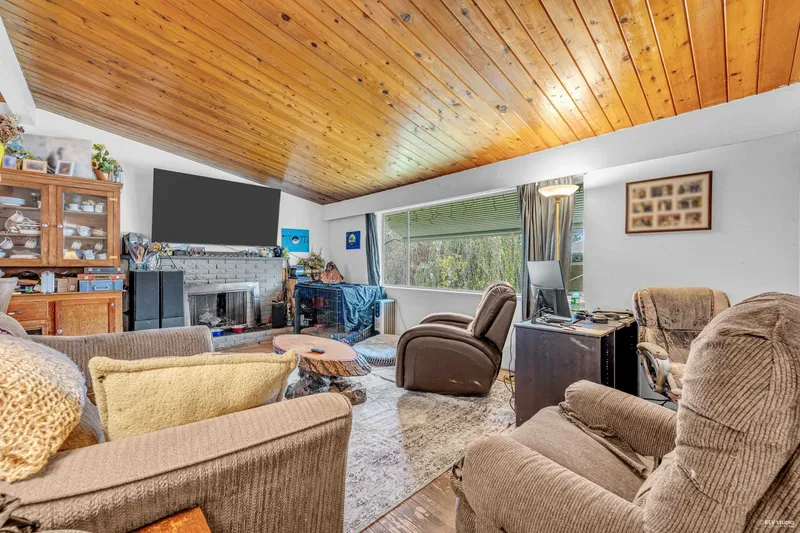 5018 57 STREET - photo 4 of 25