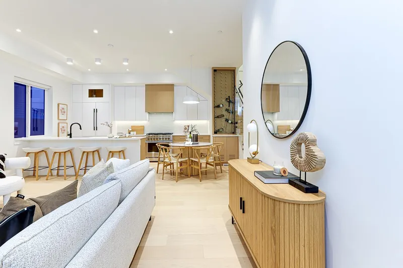 1 944 E 13 AVENUE - photo 4 of 19