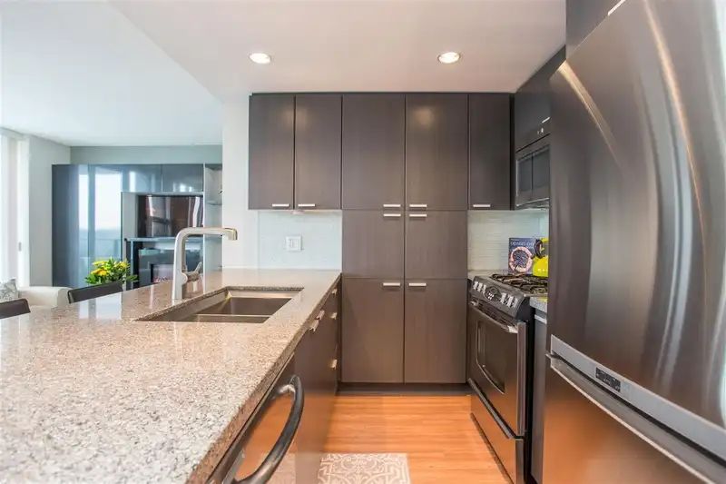 1502 2232 DOUGLAS ROAD - photo 3 of 35