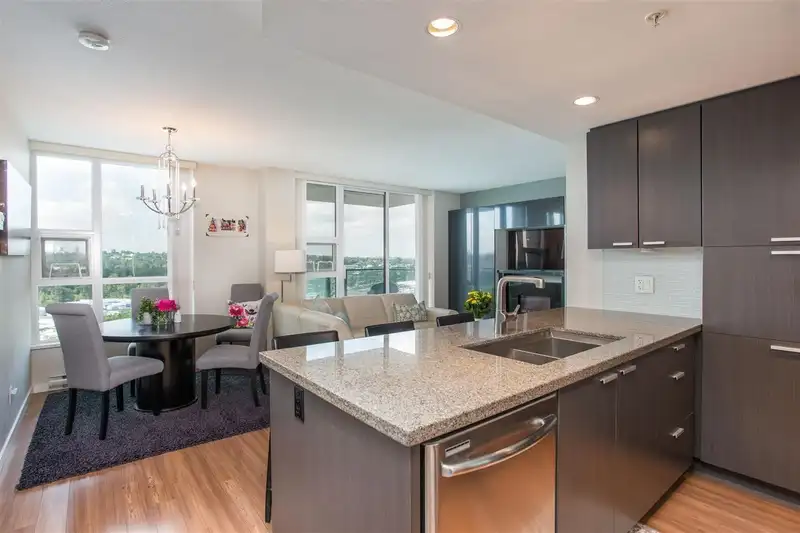 1502 2232 DOUGLAS ROAD - photo 4 of 35