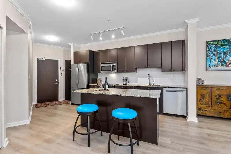 202 265 ROSS DRIVE - photo 4 of 40