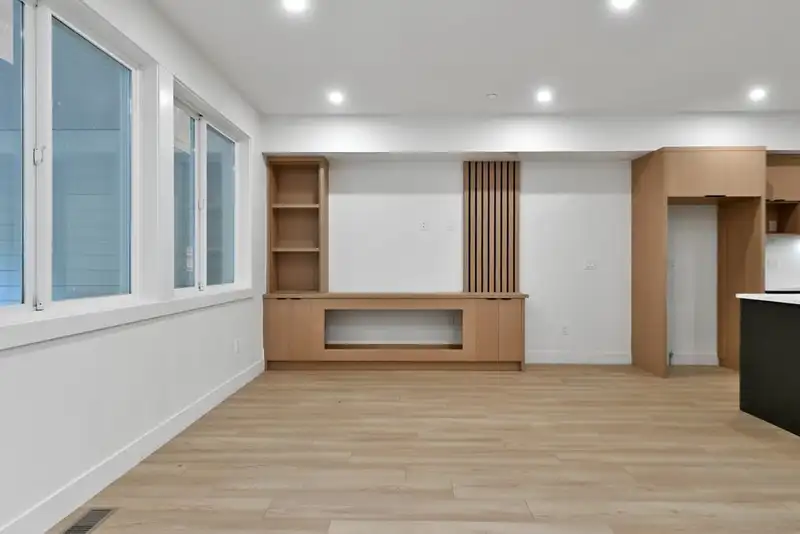 32905 3 AVENUE - photo 1 of 40