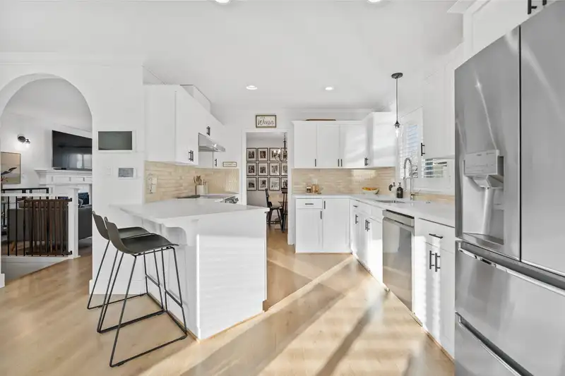 27222 27 AVENUE - photo 4 of 31