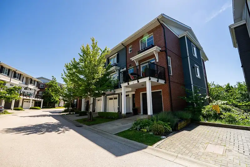 66 10735 84 AVENUE - photo 1 of 40