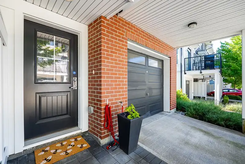 66 10735 84 AVENUE - photo 3 of 40