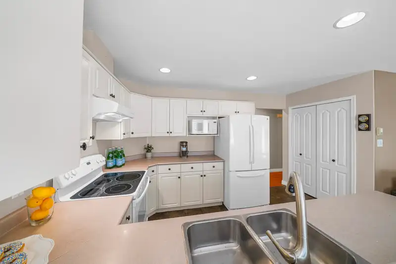 19266 118B AVENUE - photo 4 of 39