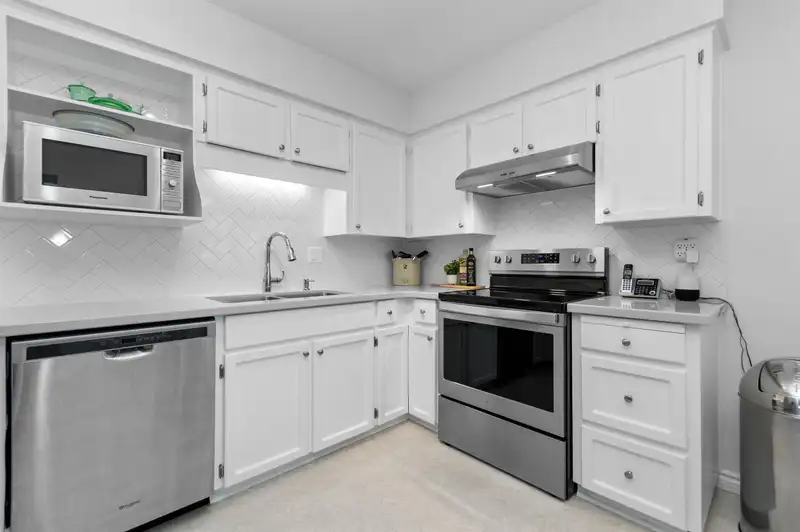 45 3055 TRAFALGAR STREET - photo 3 of 35
