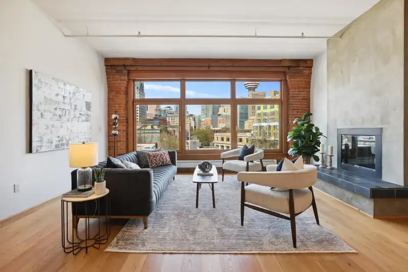 702 518 BEATTY STREET - photo 1 of 19