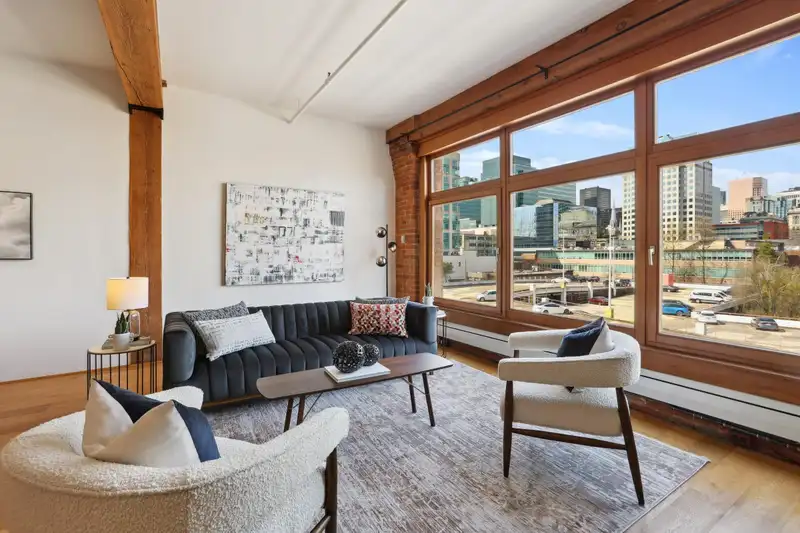 702 518 BEATTY STREET - photo 3 of 19