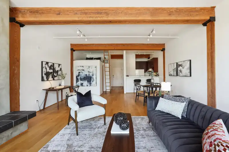 702 518 BEATTY STREET - photo 4 of 19