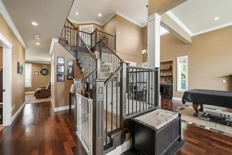 18927 54A AVENUE - photo 4 of 29