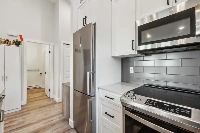 306 11726 225 STREET - photo 2 of 26