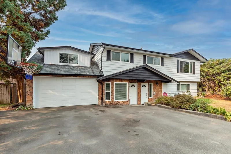 7659 WREN STREET - photo 2 of 10