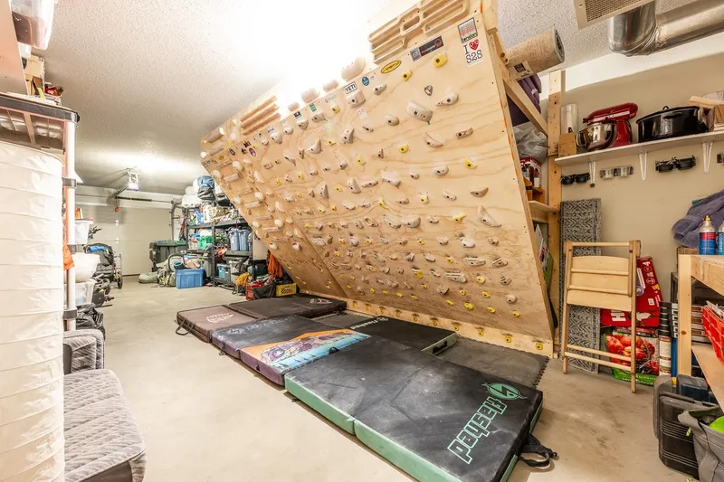 1198 VILLAGE GREEN WAY - photo 2 of 25