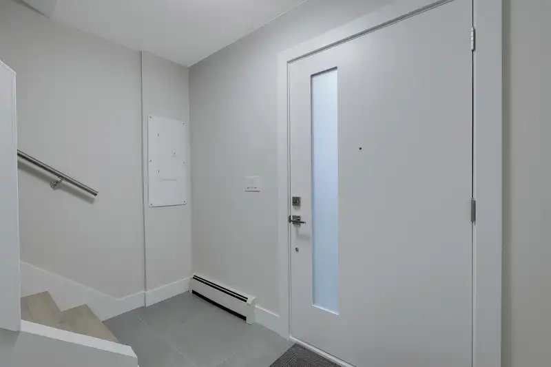 12509 77B AVENUE - photo 2 of 40