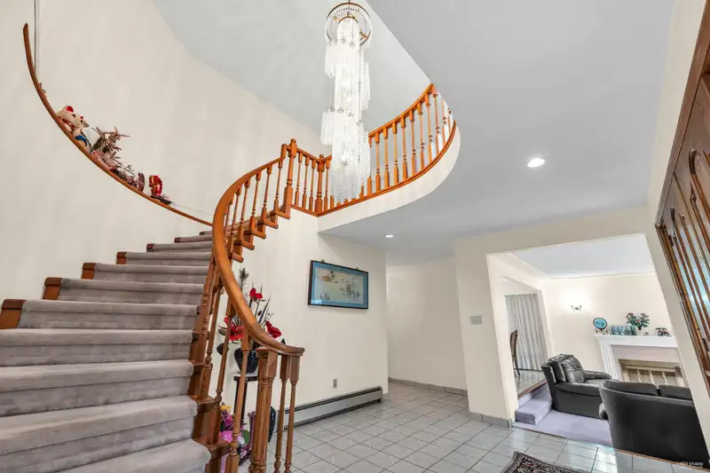 2218 UPLAND DRIVE - photo 4 of 28