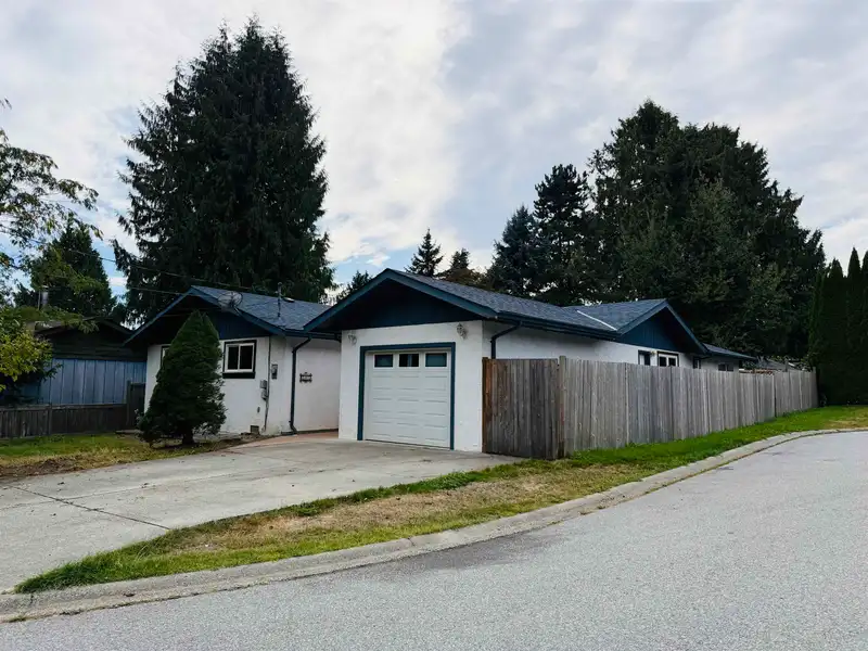 817 MOUNTAINVIEW DRIVE - photo 2 of 28