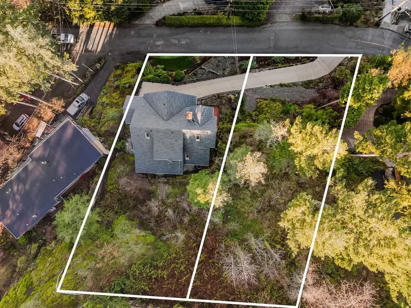 401 SKYLINE DRIVE - photo 2 of 25