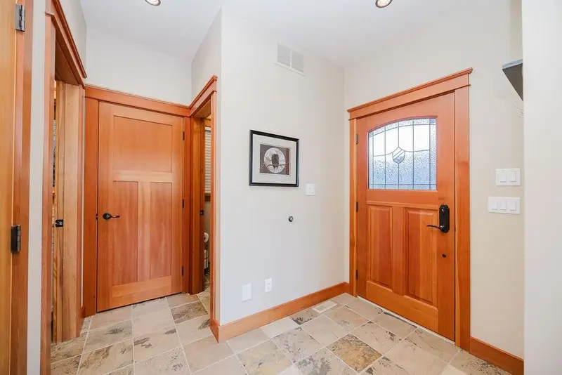 401 SKYLINE DRIVE - photo 3 of 25