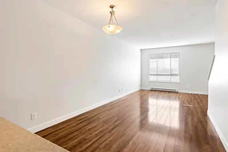 49 21867 50 AVENUE - photo 2 of 36