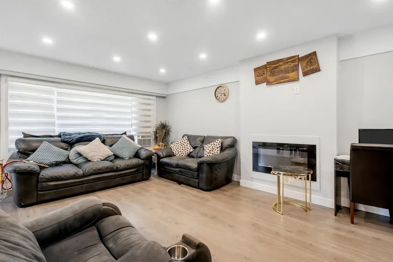 1677 EASTERN DRIVE - photo 2 of 25