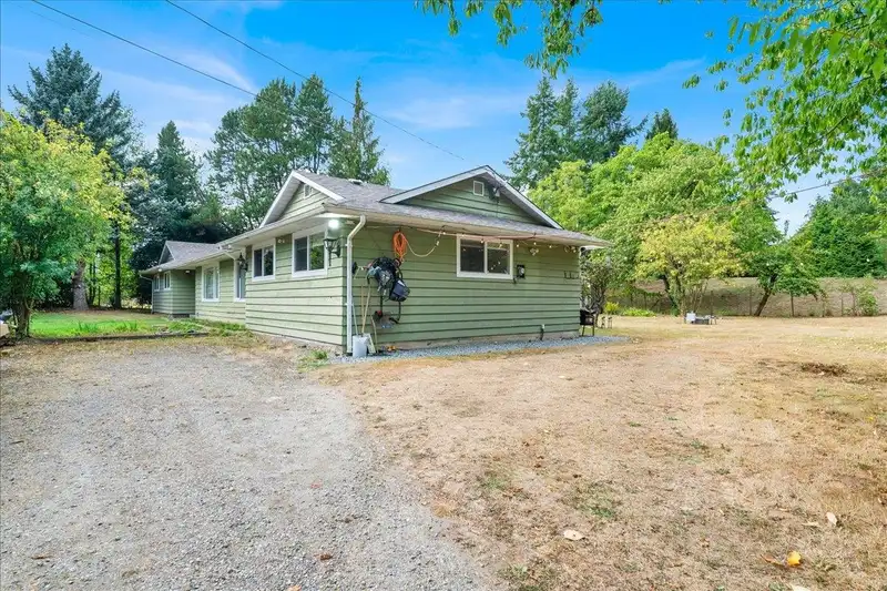 23179 16 AVENUE - photo 2 of 40