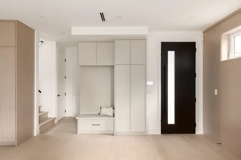 2 475 W 20TH AVENUE - photo 3 of 25