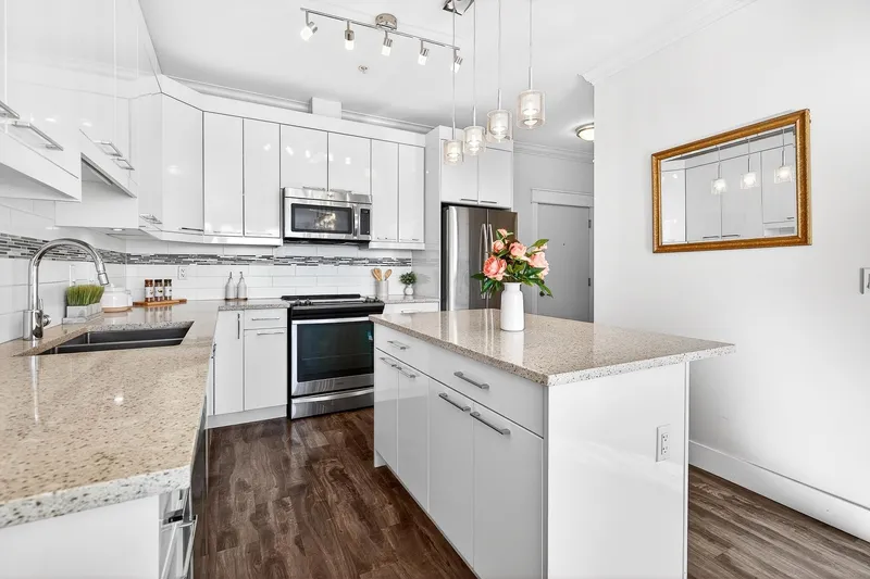 508 19228 64 AVENUE - photo 4 of 25