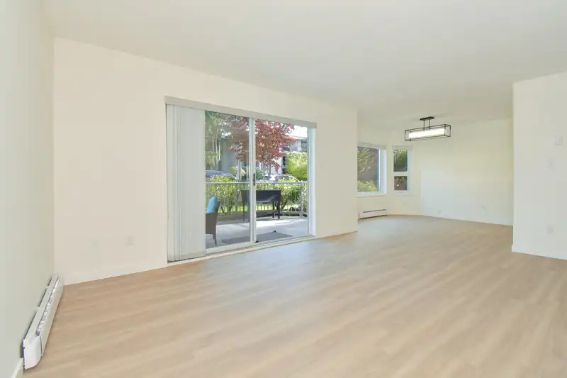 107 1459 BLACKWOOD STREET - photo 2 of 22