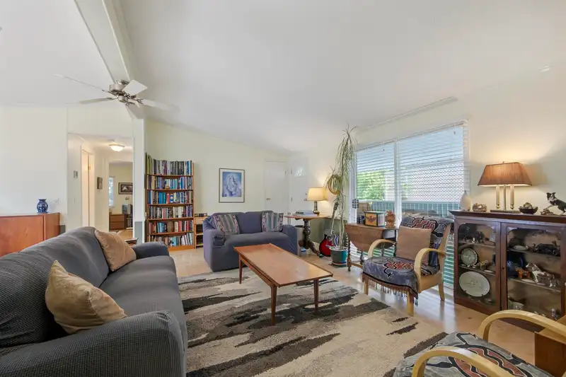 162 145 KING EDWARD STREET - photo 2 of 25