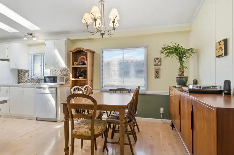 162 145 KING EDWARD STREET - photo 4 of 25