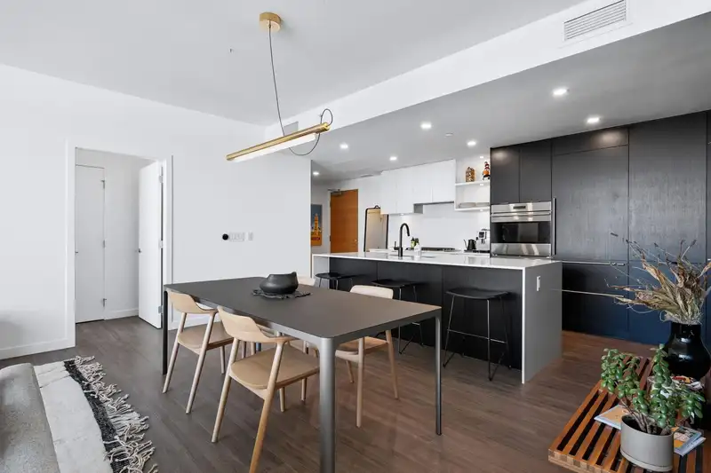 802 210 E 5TH AVENUE - photo 2 of 40