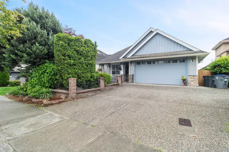 14968 68 AVENUE - photo 1 of 29