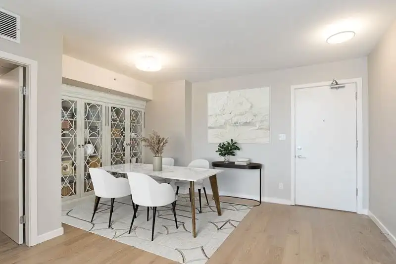 811 2888 CAMBIE STREET - photo 3 of 40