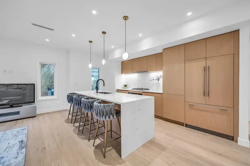 1012 W 52ND AVENUE - photo 2 of 22