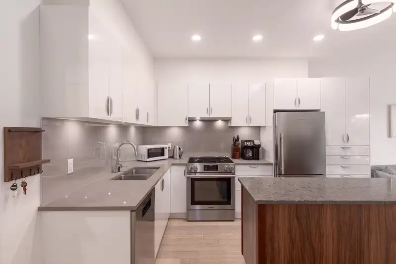404 2666 DUKE STREET - photo 2 of 29