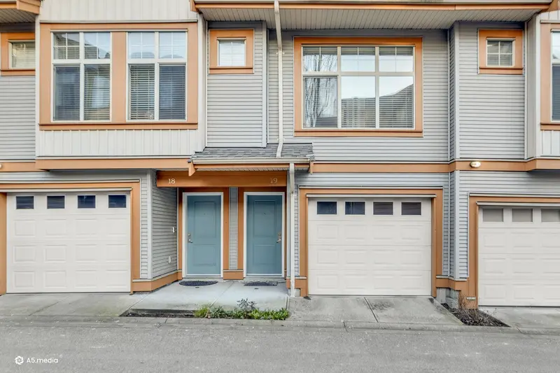 19 12036 66 AVENUE - photo 2 of 25