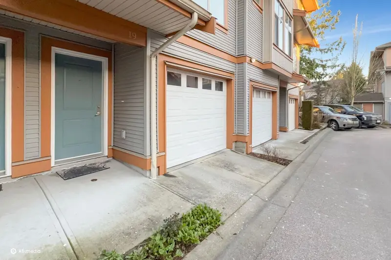 19 12036 66 AVENUE - photo 3 of 25