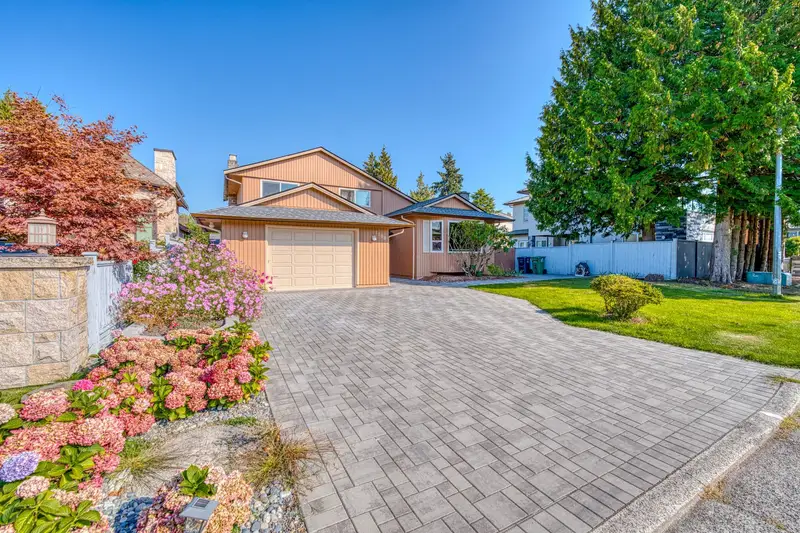 7700 DAMPIER DRIVE - photo 2 of 25